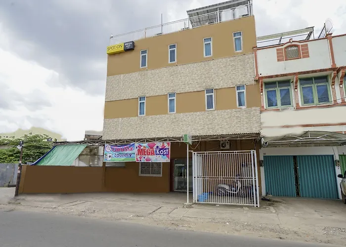 Spot On 2294 Mega Kost Hotel Palembang